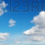 842536-blauwe-hemel-met-katoen-als-wolken